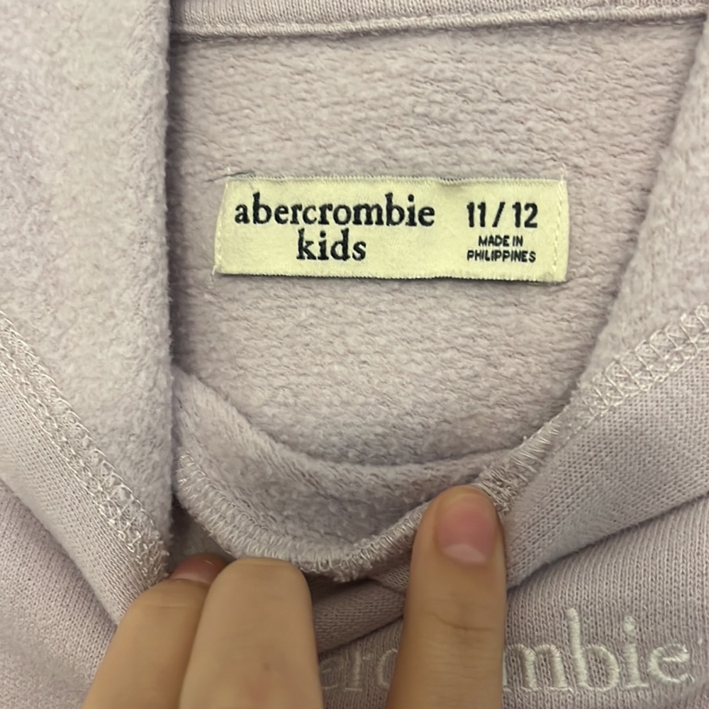 VGUC- Girls Abercrombie, and Fitch sweatshirt, size 11/12 - Picture 5 of 7
